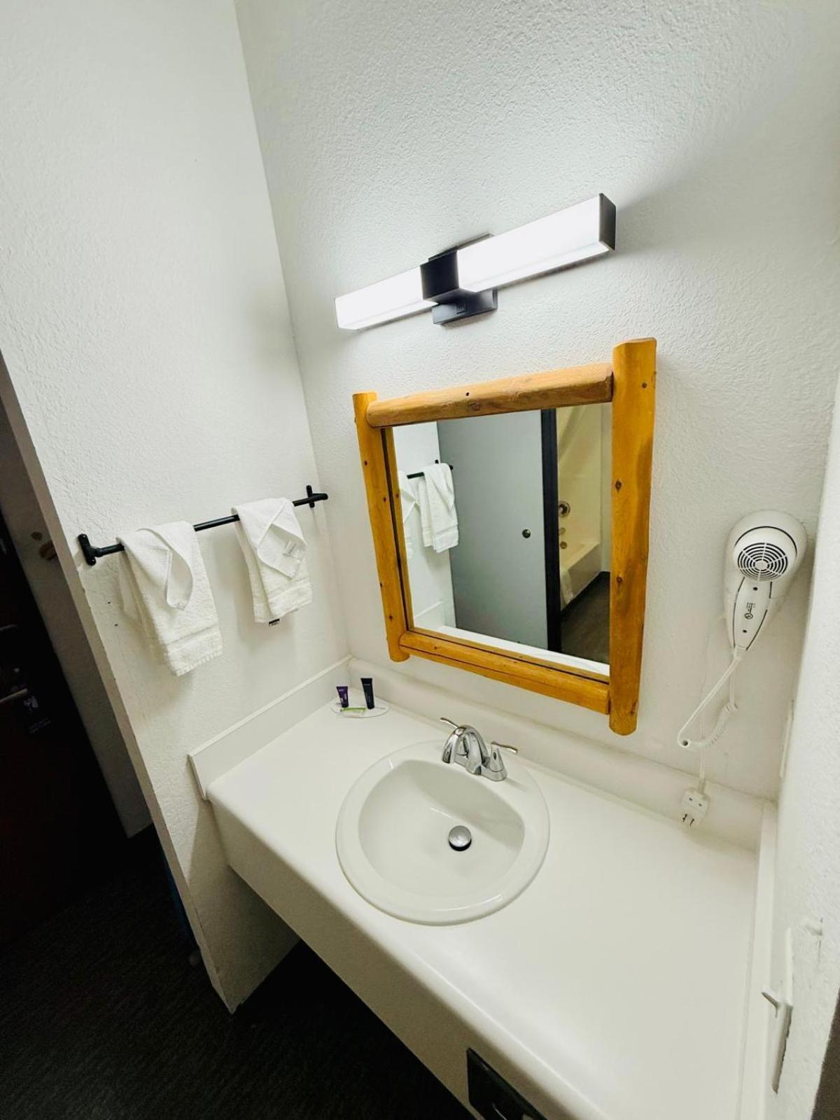 Knights Inn New Florence Εξωτερικό φωτογραφία